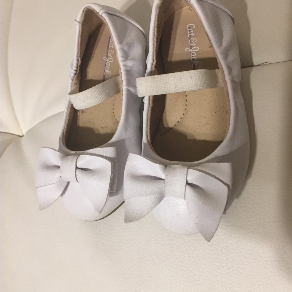🔴 Cat and Jack white dress shoes with bows